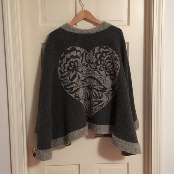 Alice V wool zippered cape. - Picture 2 of 4